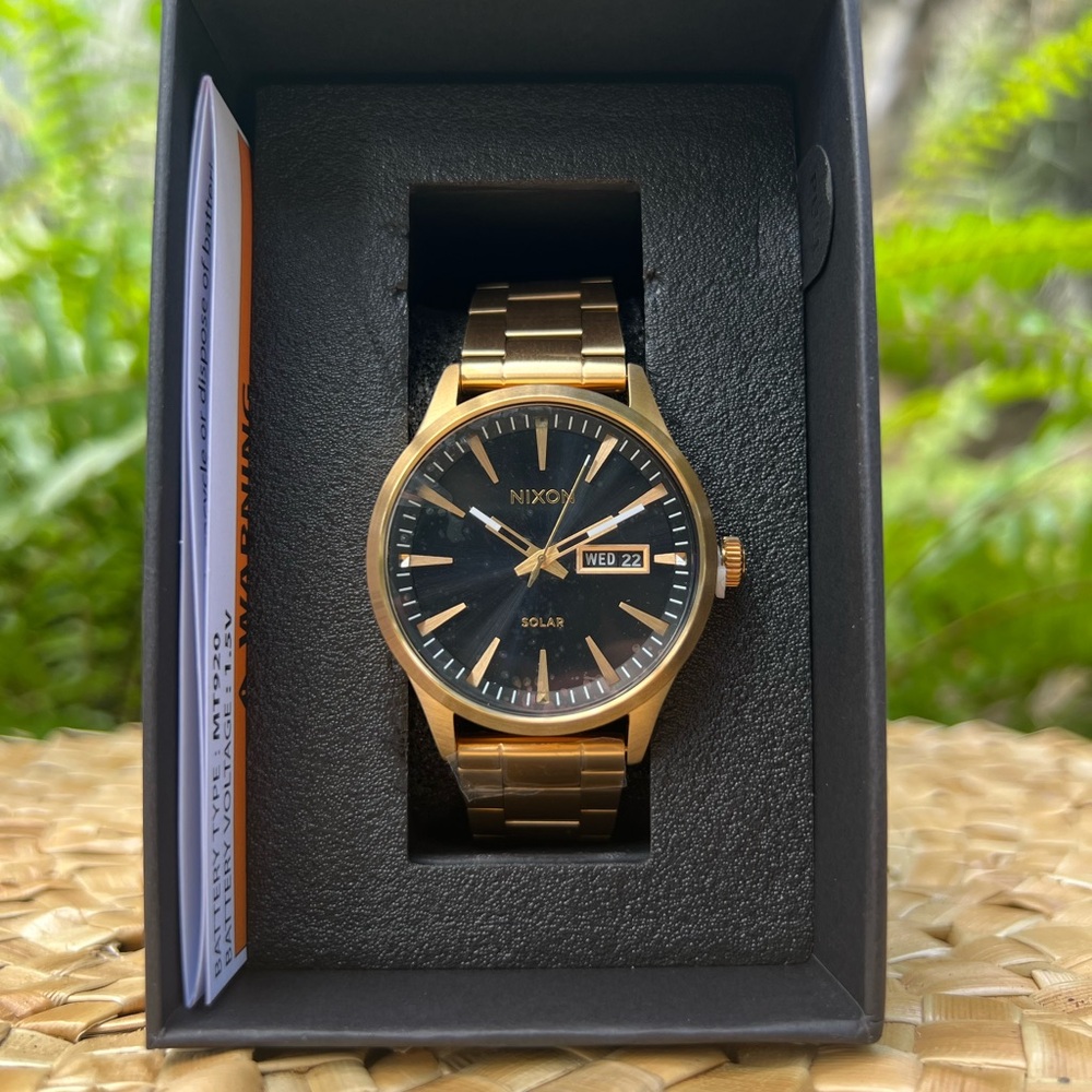 NWT Nixon Sentry Solar Stainless Steel All Gold/Black - Picture 2 of 11